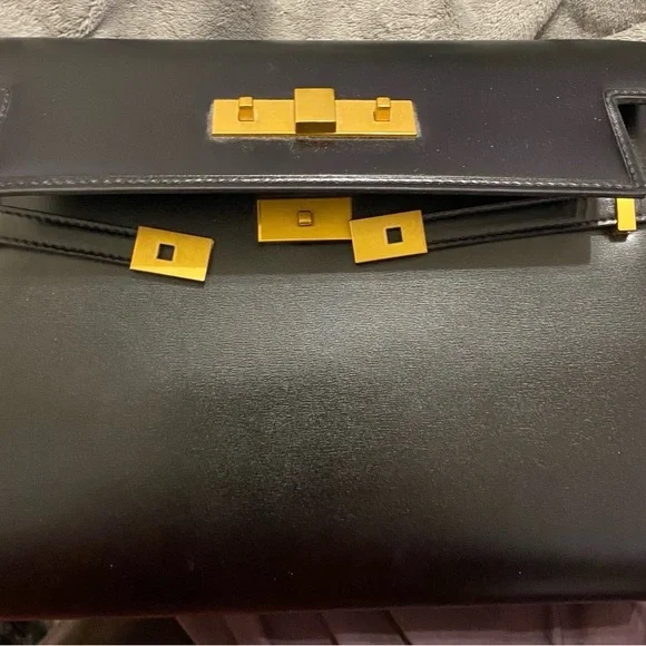 Chic Black Leather Shoulder  Bag with Gold Accents - Picture 7 of 12